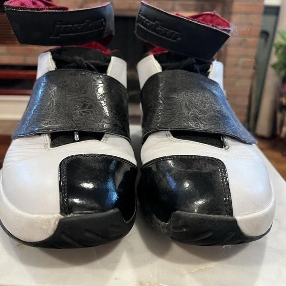 Air Jordan XX 20 OG Playoffs 2005 White Black‎ Red Men's Size 10 Retro Sneakers